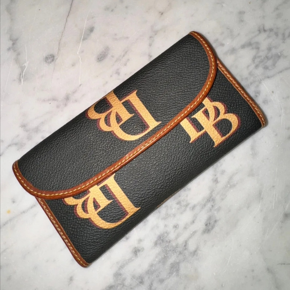 Dooney & Bourke wallet